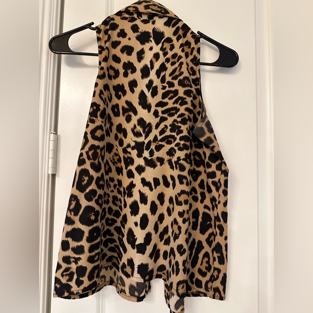 Leopard button down blouse - Picture 2 of 3